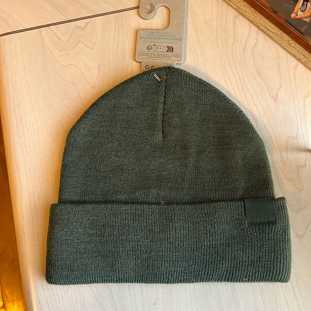 💕Green beanie. NWT one size